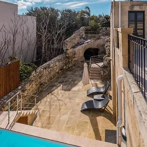 Villa Farmhouse With Pool And Cave Malte